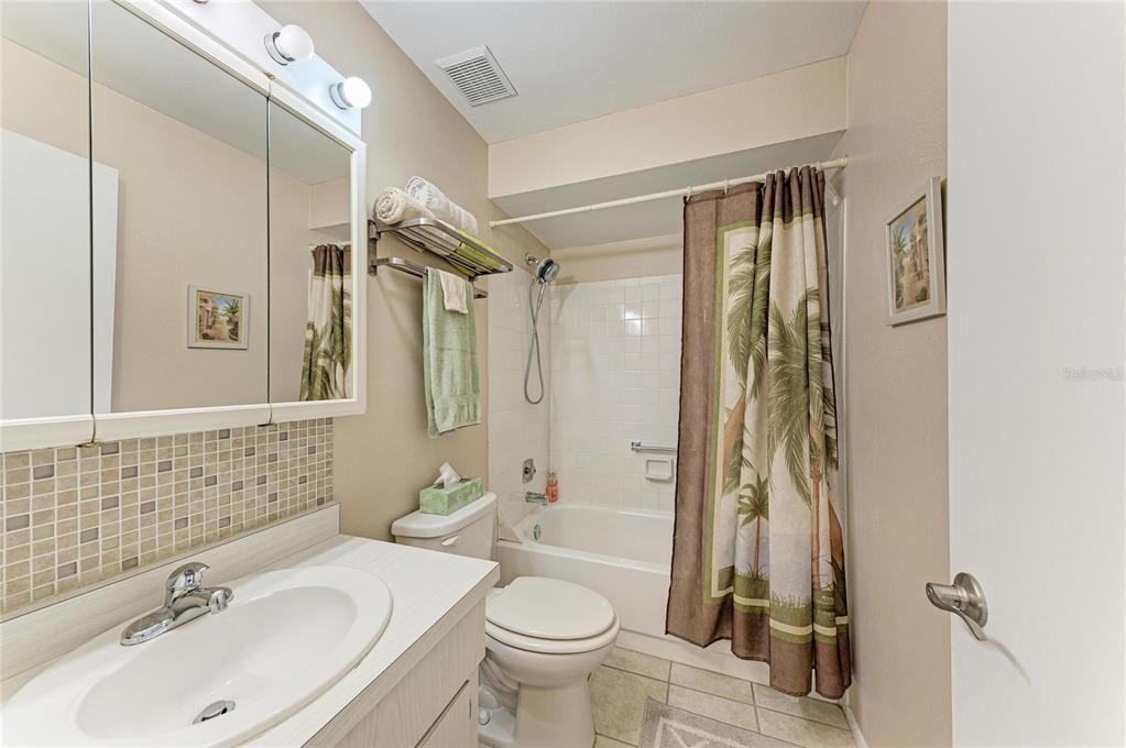 En Venta: $174,900 (2 camas, 2 baños, 803 Pies cuadrados)