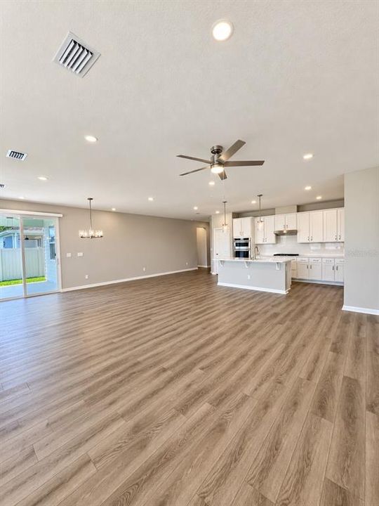 En Venta: $484,000 (4 camas, 3 baños, 2239 Pies cuadrados)
