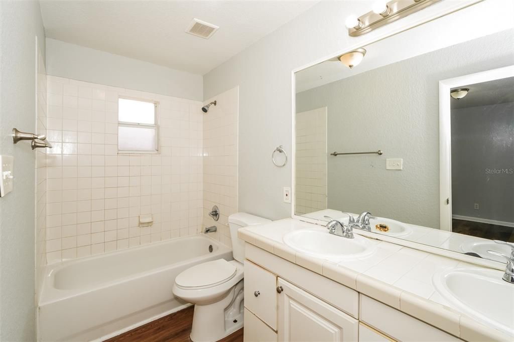 В аренду: $1,965 (4 спален, 2 ванн, 1600 Квадратных фут)