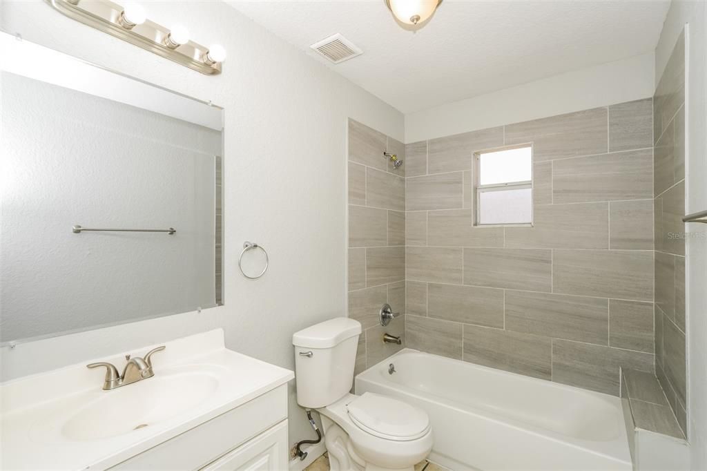 В аренду: $1,965 (4 спален, 2 ванн, 1600 Квадратных фут)