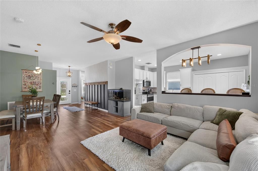 For Sale: $309,900 (3 beds, 2 baths, 1354 Square Feet)