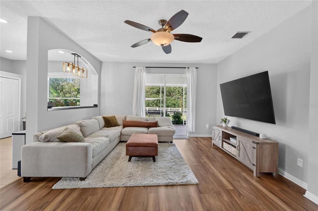 For Sale: $309,900 (3 beds, 2 baths, 1354 Square Feet)