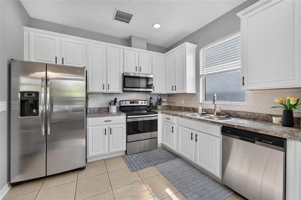 For Sale: $309,900 (3 beds, 2 baths, 1354 Square Feet)
