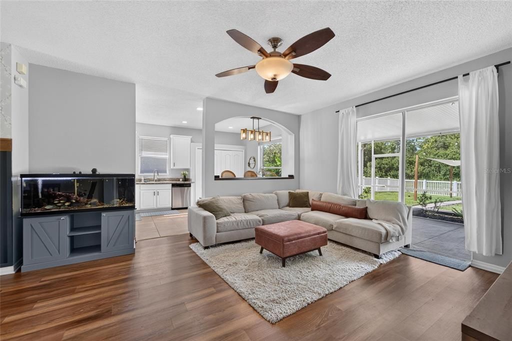 For Sale: $309,900 (3 beds, 2 baths, 1354 Square Feet)
