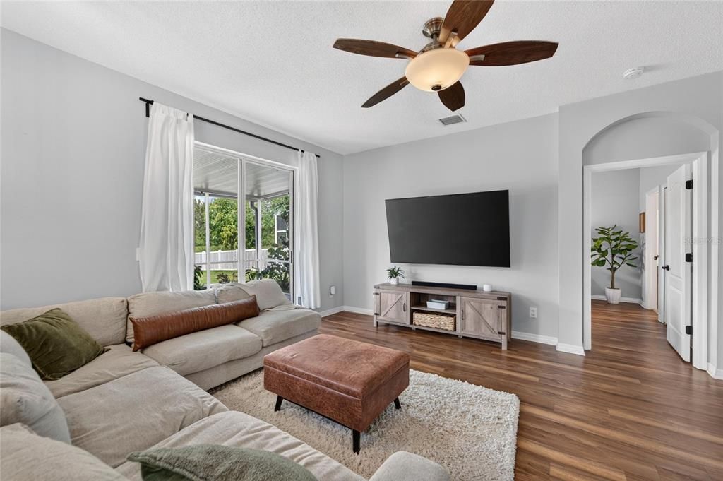 For Sale: $309,900 (3 beds, 2 baths, 1354 Square Feet)