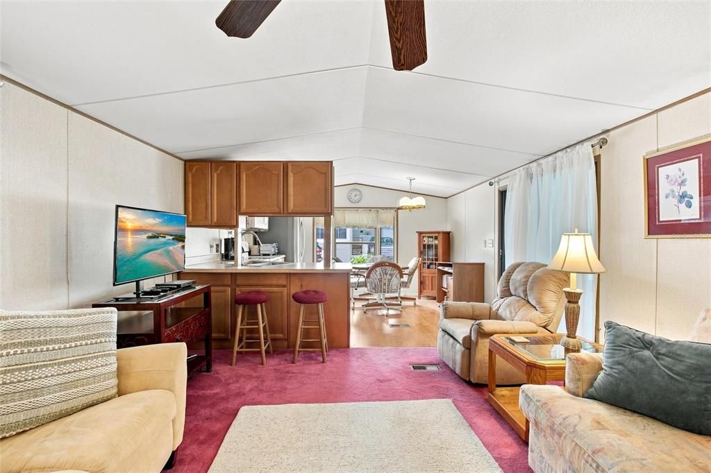 For Sale: $135,000 (2 beds, 1 baths, 784 Square Feet)