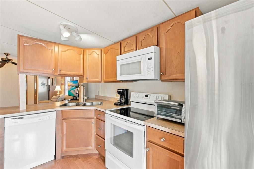 For Sale: $135,000 (2 beds, 1 baths, 784 Square Feet)
