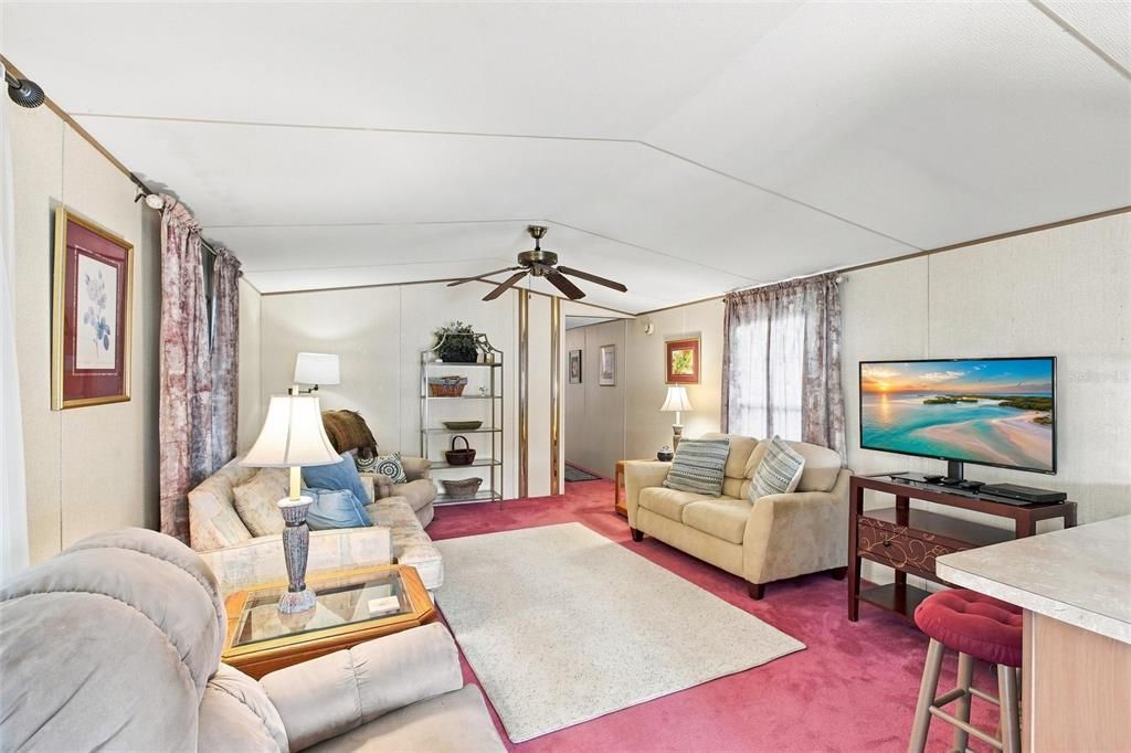 For Sale: $135,000 (2 beds, 1 baths, 784 Square Feet)