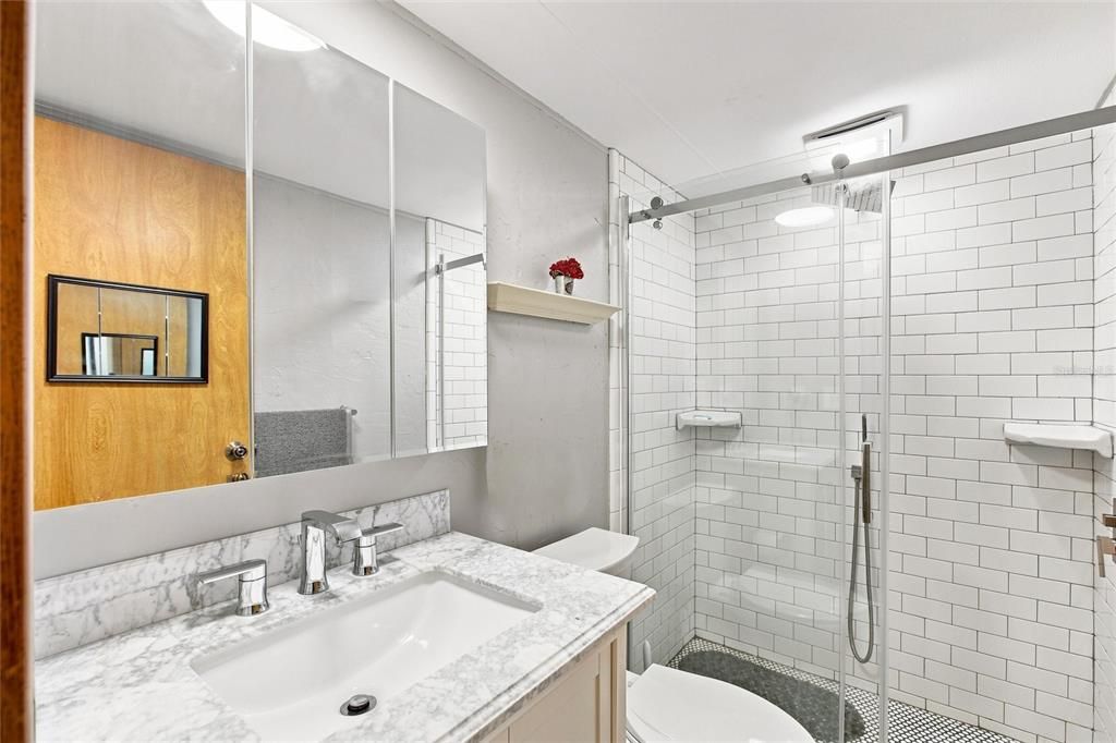 For Sale: $135,000 (2 beds, 1 baths, 784 Square Feet)