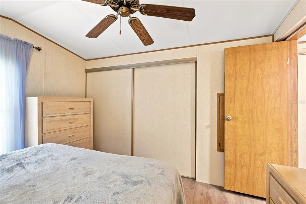 For Sale: $135,000 (2 beds, 1 baths, 784 Square Feet)