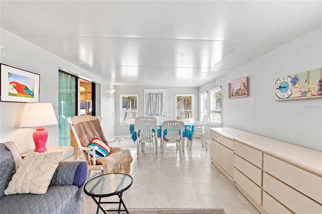 For Sale: $135,000 (2 beds, 1 baths, 784 Square Feet)