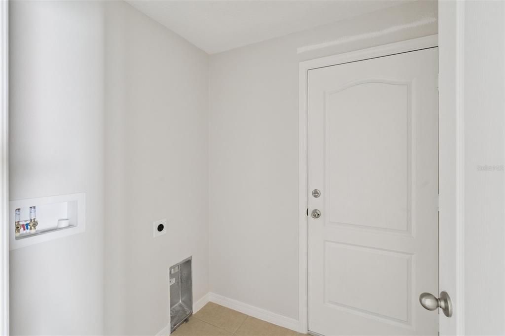 На продажу: $319,900 (4 спален, 2 ванн, 1842 Квадратных фут)