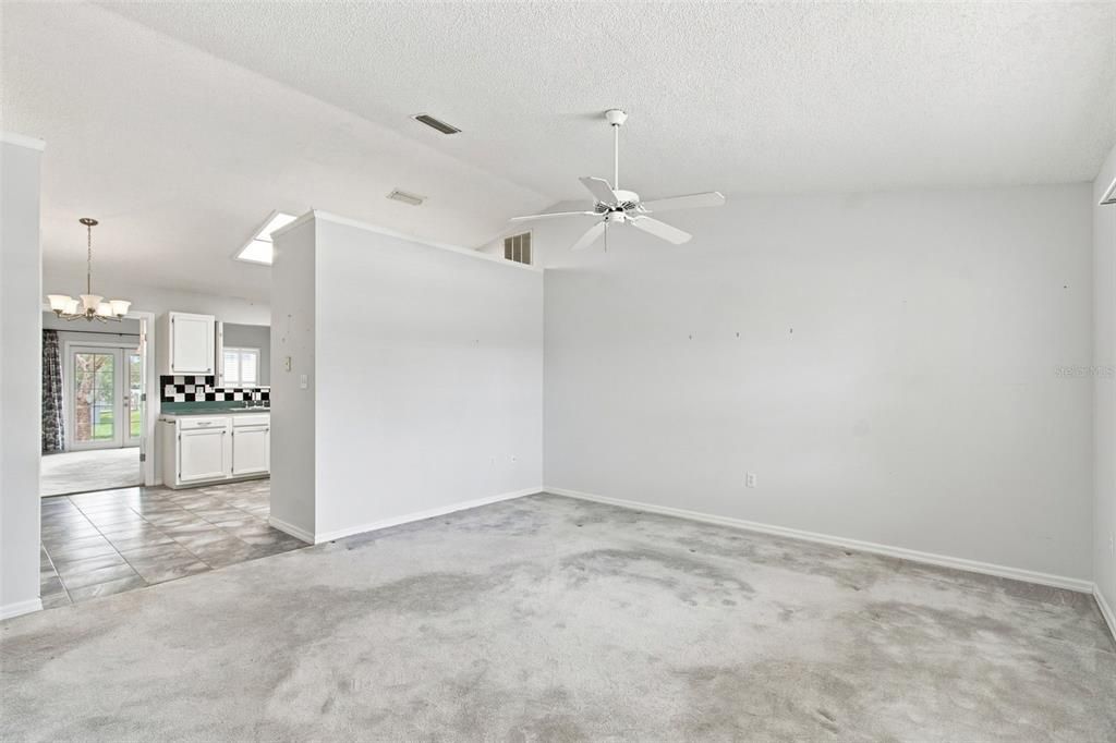 En Venta: $310,000 (4 camas, 2 baños, 1678 Pies cuadrados)