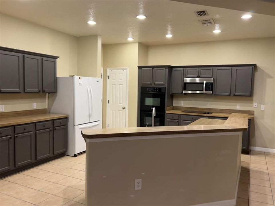 For Sale: $620,000 (4 beds, 3 baths, 3189 Square Feet)
