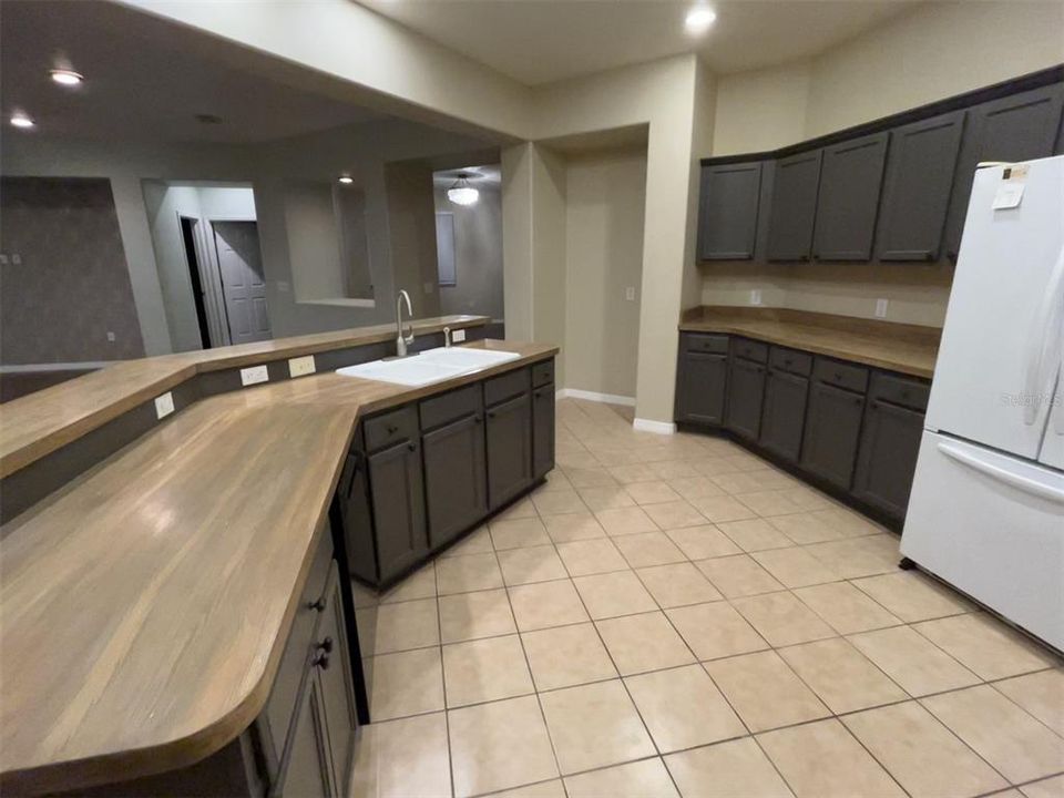 For Sale: $620,000 (4 beds, 3 baths, 3189 Square Feet)