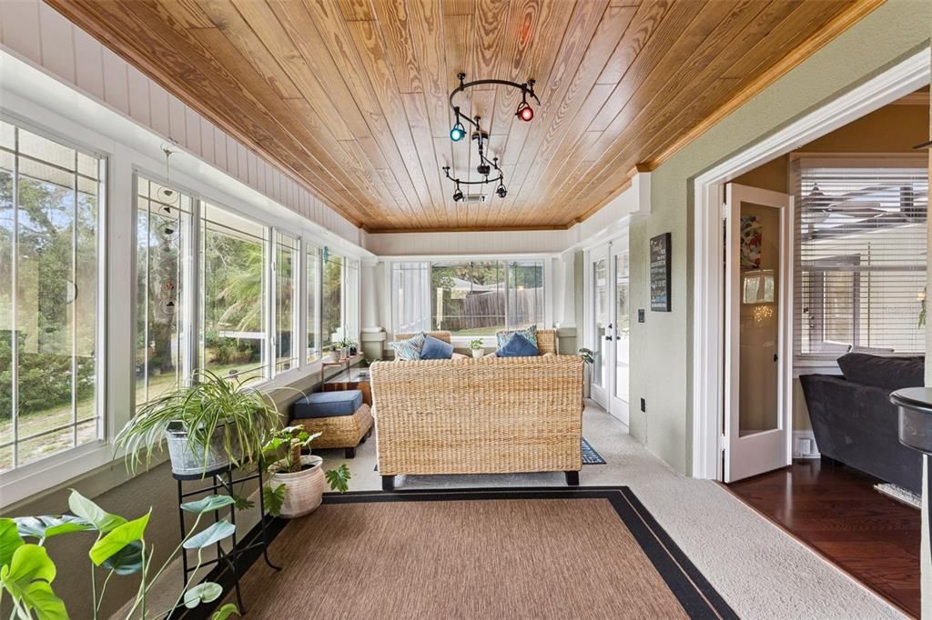 En Venta: $675,000 (4 camas, 3 baños, 2381 Pies cuadrados)