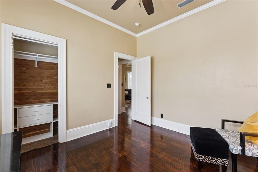 En Venta: $675,000 (4 camas, 3 baños, 2381 Pies cuadrados)