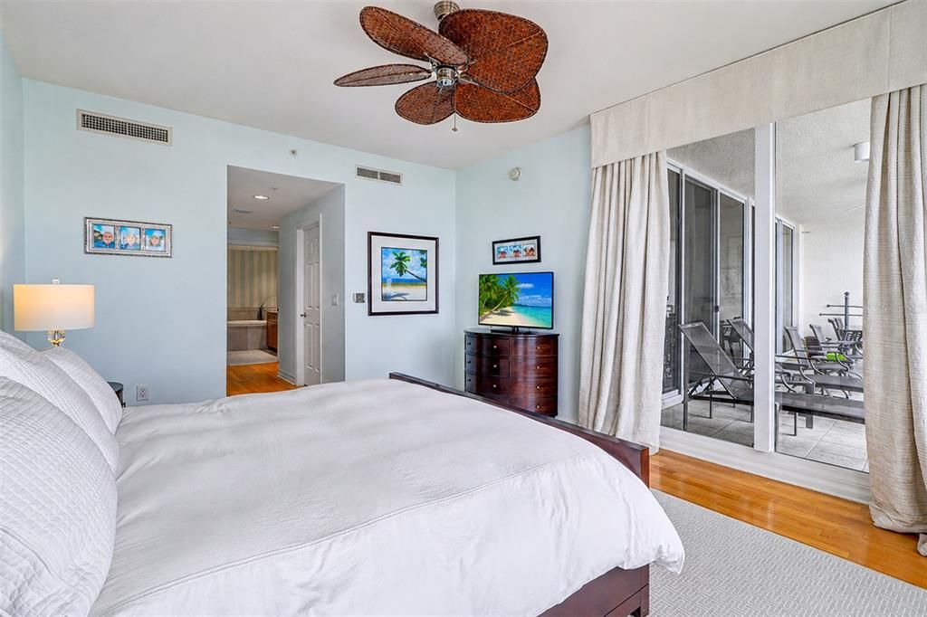 En Venta: $2,350,000 (3 camas, 3 baños, 2760 Pies cuadrados)
