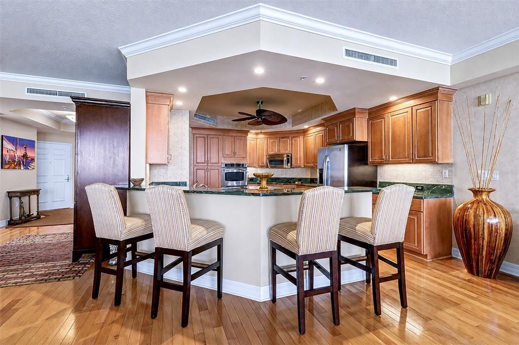En Venta: $2,350,000 (3 camas, 3 baños, 2760 Pies cuadrados)