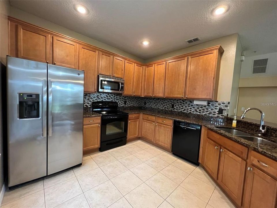 For Rent: $2,200 (3 beds, 2 baths, 1595 Square Feet)