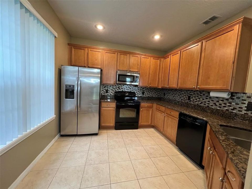 For Rent: $2,200 (3 beds, 2 baths, 1595 Square Feet)