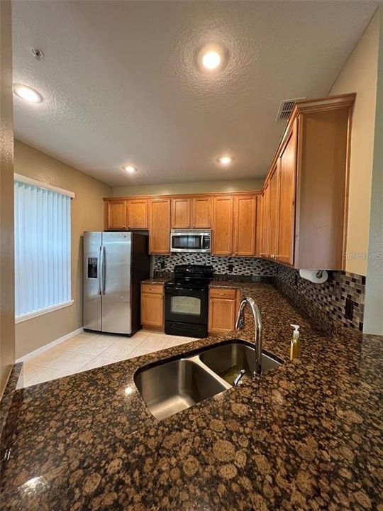 For Rent: $2,200 (3 beds, 2 baths, 1595 Square Feet)