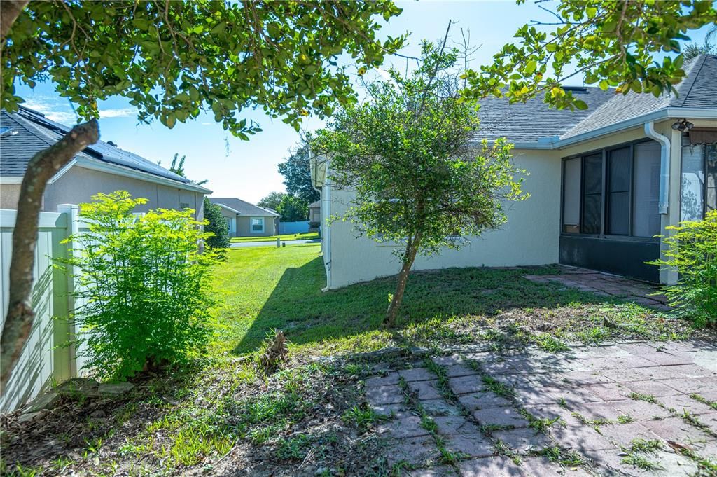 For Sale: $368,500 (4 beds, 2 baths, 2018 Square Feet)