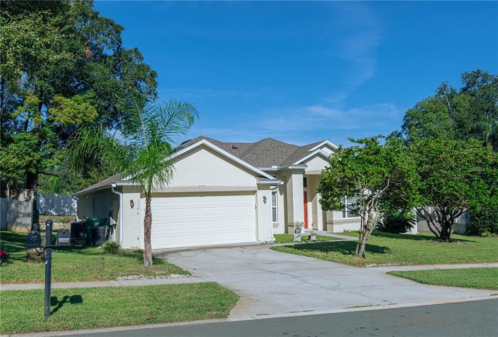 For Sale: $368,500 (4 beds, 2 baths, 2018 Square Feet)