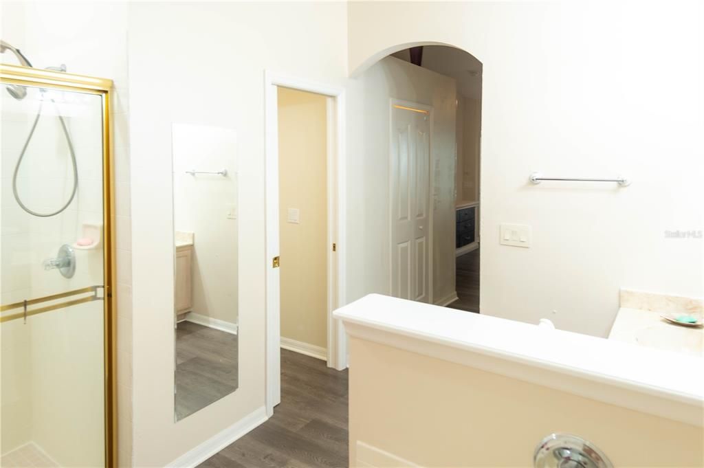 For Sale: $368,500 (4 beds, 2 baths, 2018 Square Feet)