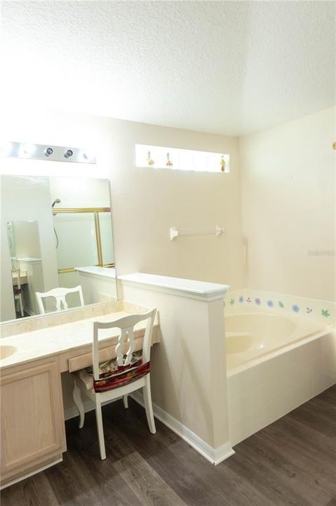 For Sale: $368,500 (4 beds, 2 baths, 2018 Square Feet)