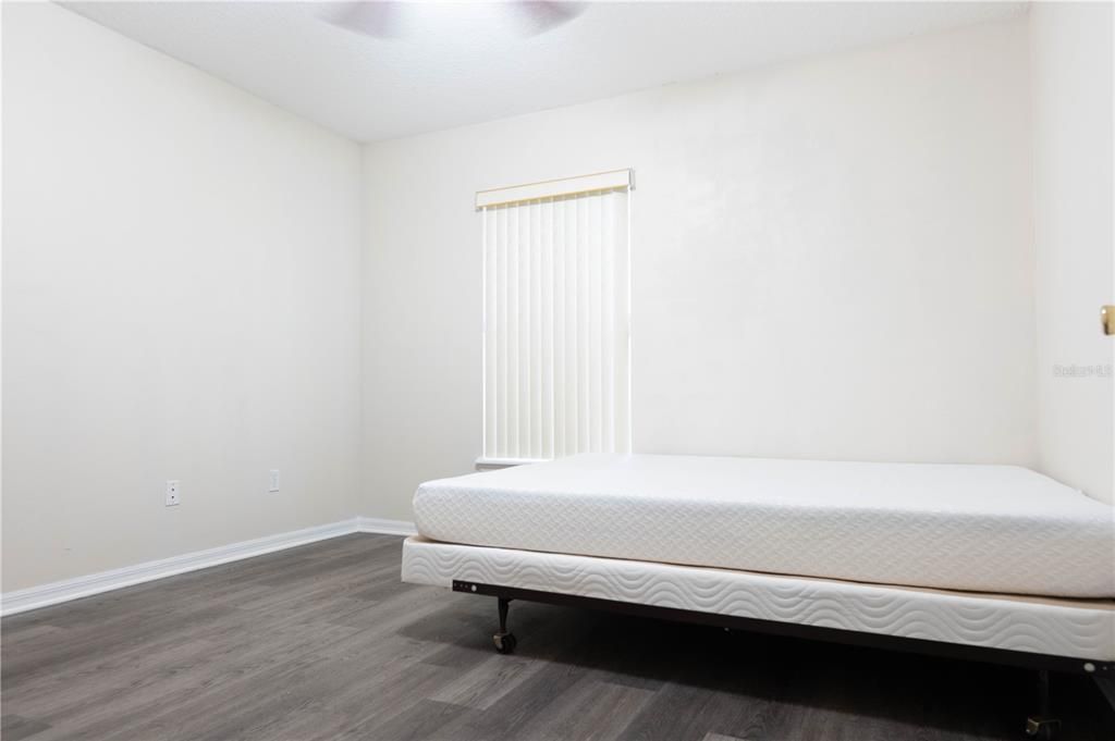 For Sale: $368,500 (4 beds, 2 baths, 2018 Square Feet)