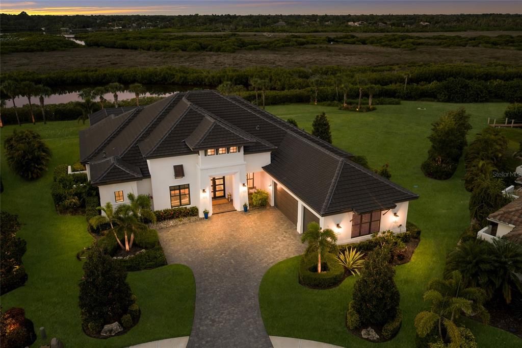 For Sale: $3,095,000 (4 beds, 4 baths, 3692 Square Feet)