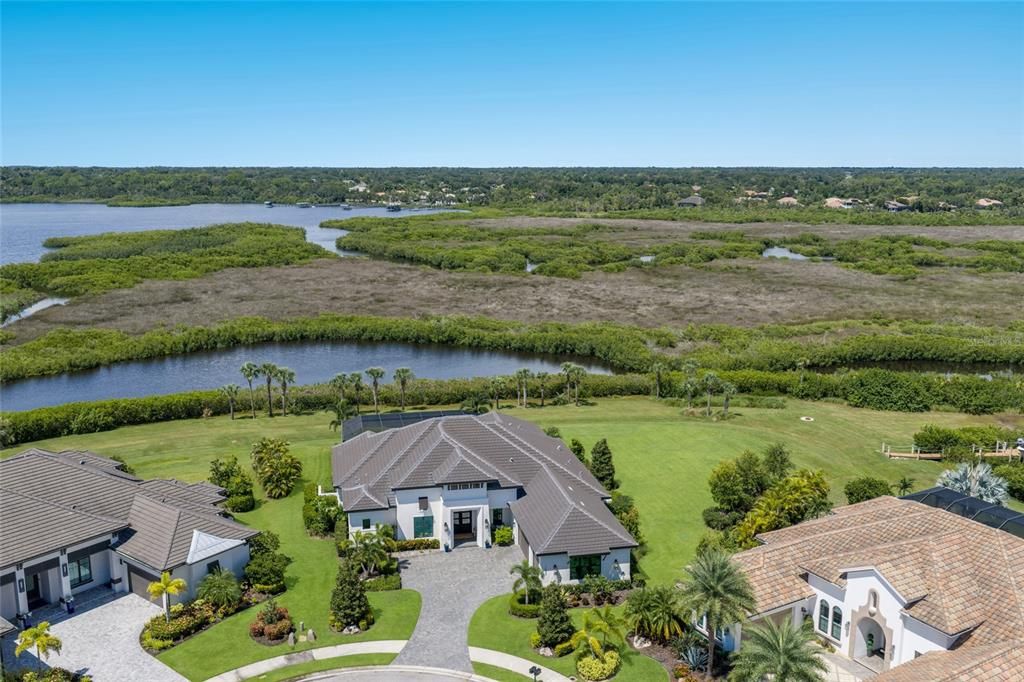 For Sale: $3,095,000 (4 beds, 4 baths, 3692 Square Feet)