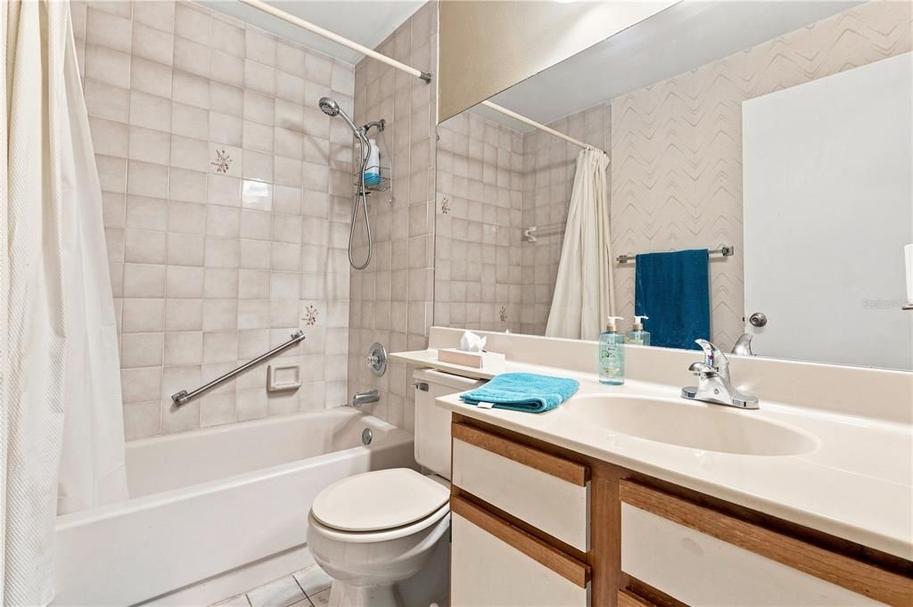 Active With Contract: $165,000 (2 beds, 2 baths, 1189 Square Feet)