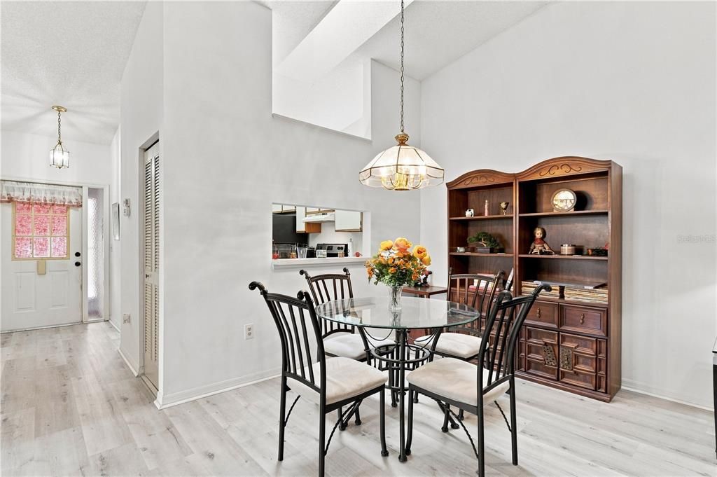Active With Contract: $165,000 (2 beds, 2 baths, 1189 Square Feet)