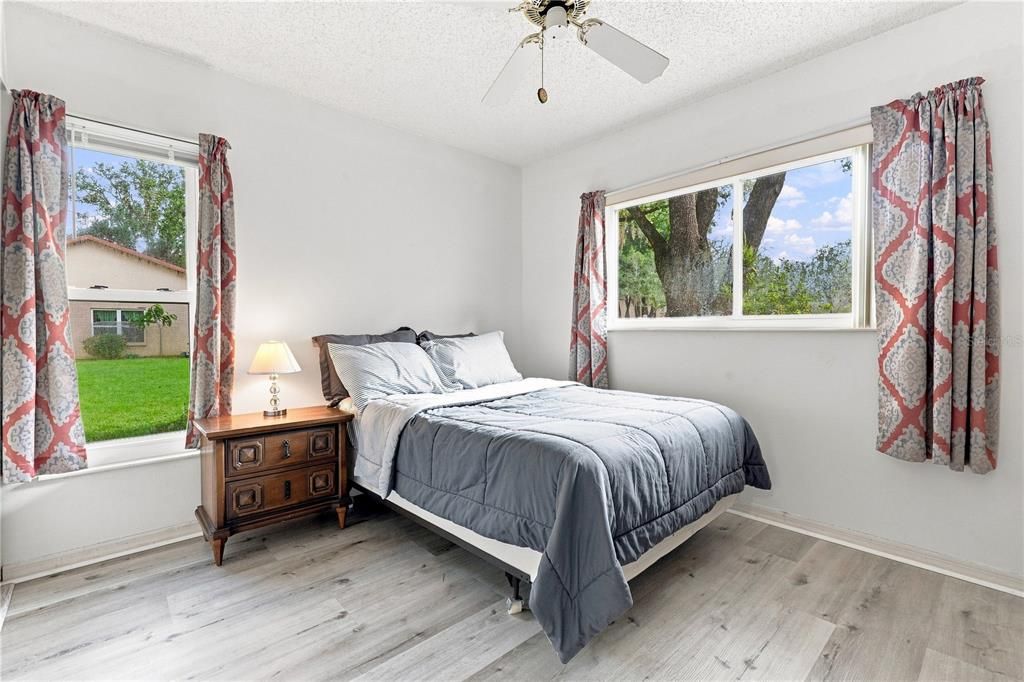 Active With Contract: $165,000 (2 beds, 2 baths, 1189 Square Feet)
