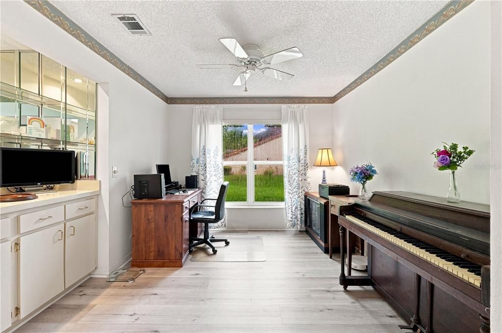Active With Contract: $165,000 (2 beds, 2 baths, 1189 Square Feet)