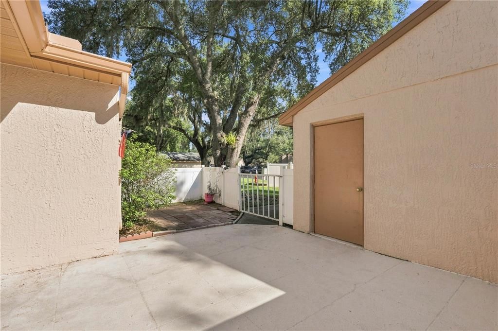 Active With Contract: $165,000 (2 beds, 2 baths, 1189 Square Feet)