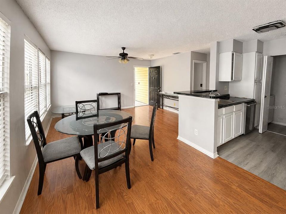 For Sale: $170,000 (2 beds, 2 baths, 829 Square Feet)