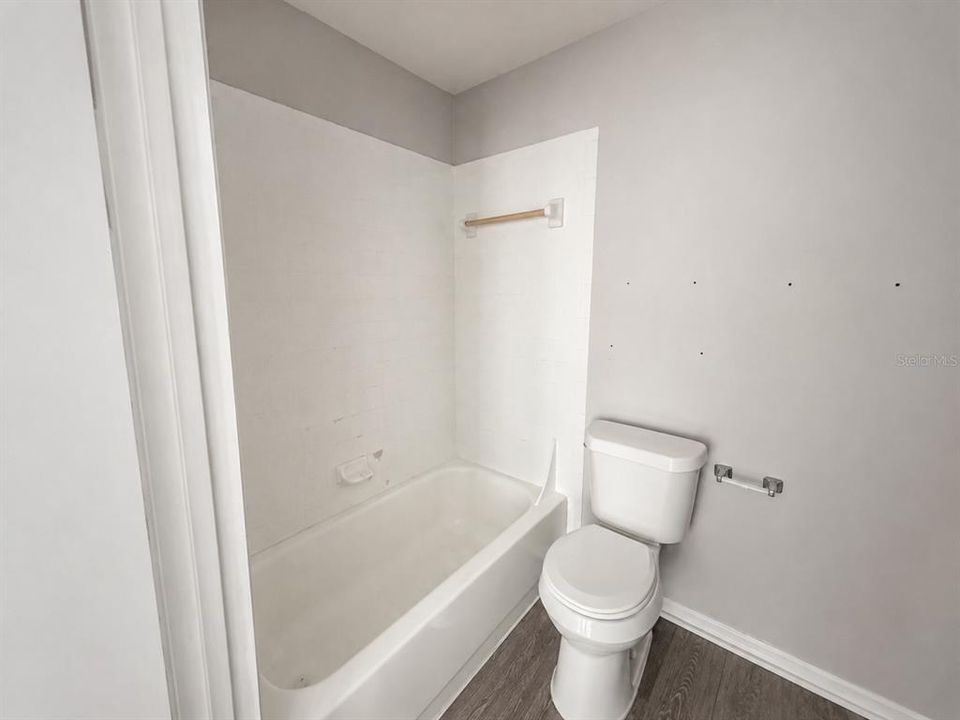 For Sale: $170,000 (2 beds, 2 baths, 829 Square Feet)