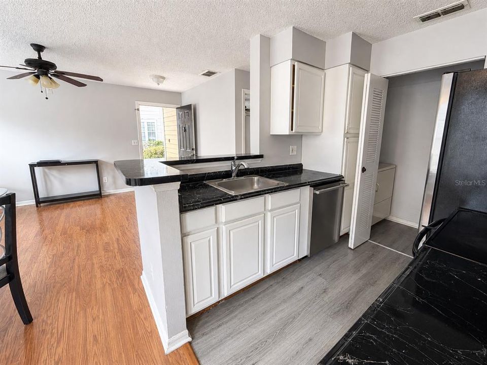 For Sale: $170,000 (2 beds, 2 baths, 829 Square Feet)