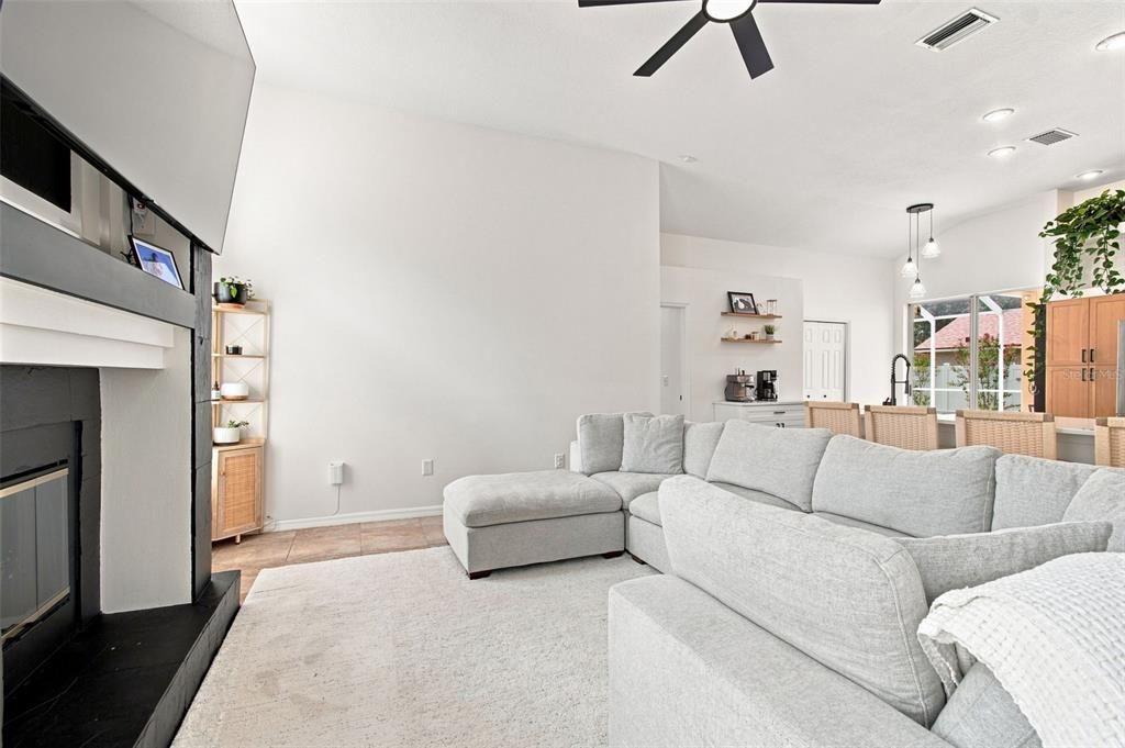 For Sale: $610,000 (4 beds, 2 baths, 2105 Square Feet)
