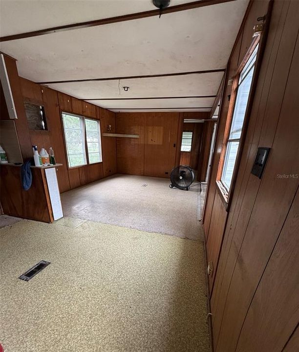 For Sale: $64,900 (2 beds, 1 baths, 672 Square Feet)