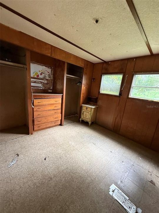 For Sale: $64,900 (2 beds, 1 baths, 672 Square Feet)