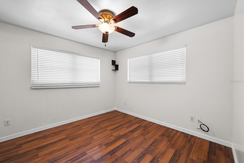 En Venta: $250,000 (4 camas, 2 baños, 1631 Pies cuadrados)