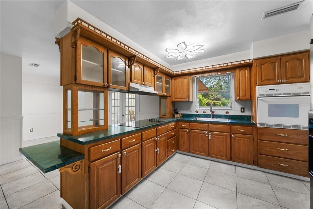 En Venta: $250,000 (4 camas, 2 baños, 1631 Pies cuadrados)