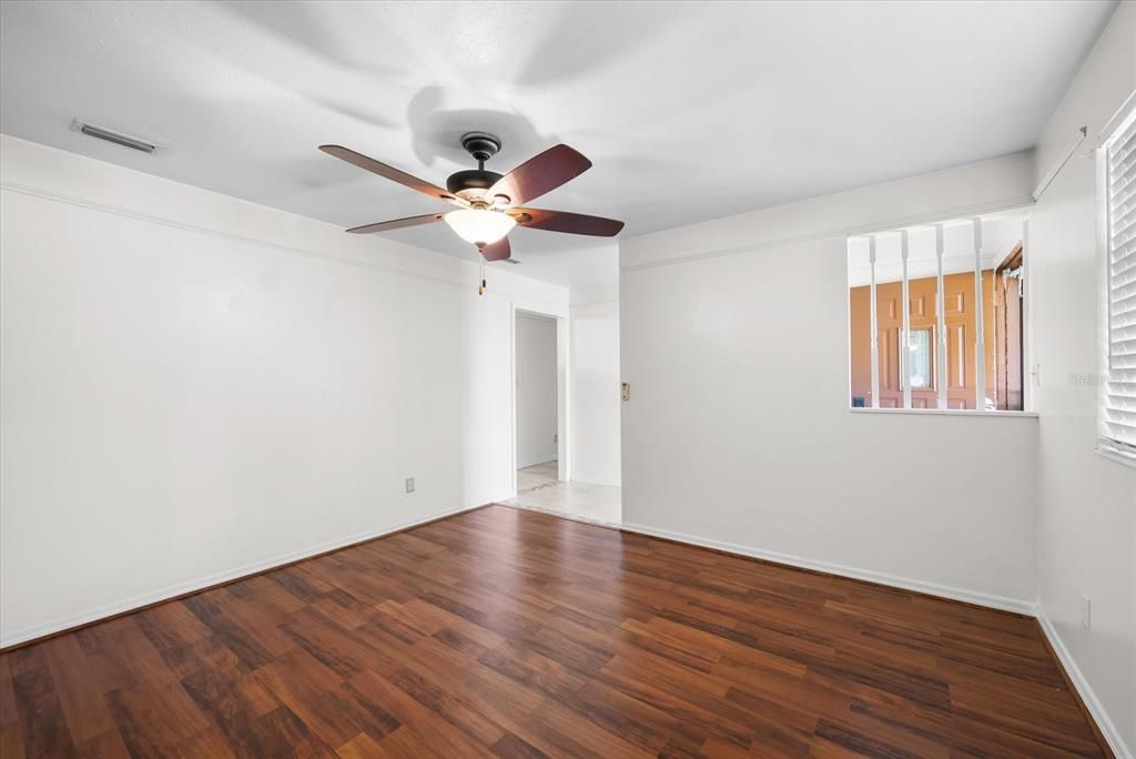 En Venta: $250,000 (4 camas, 2 baños, 1631 Pies cuadrados)