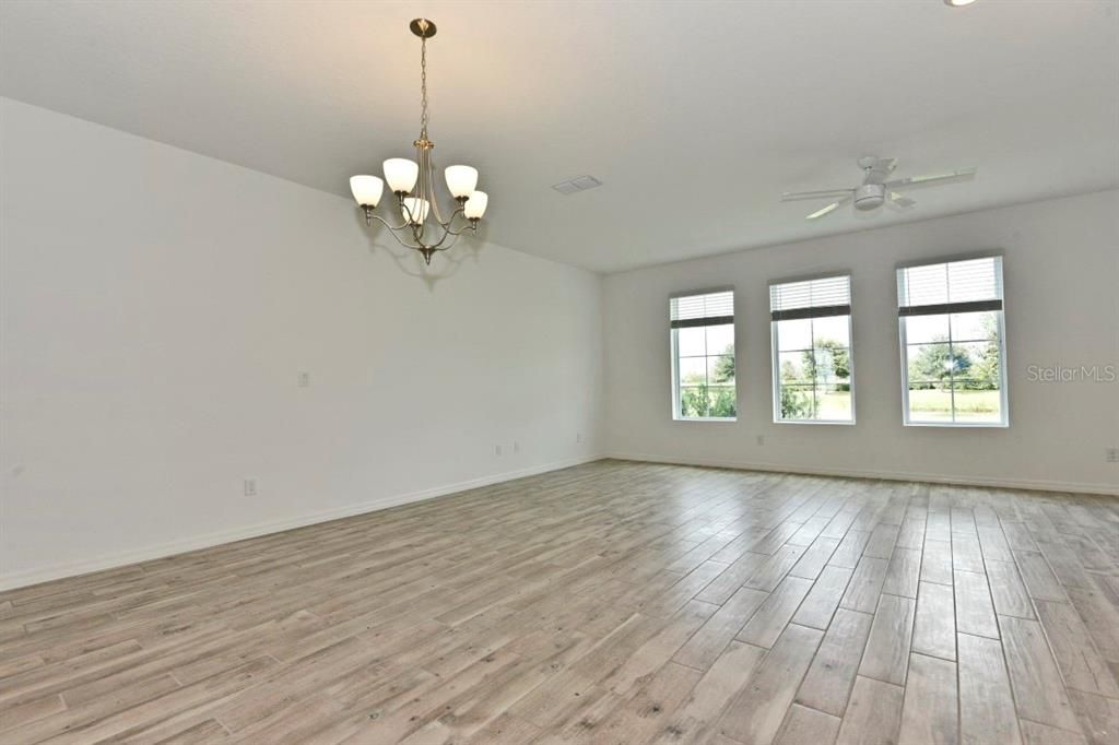 В аренду: $2,700 (3 спален, 2 ванн, 2305 Квадратных фут)