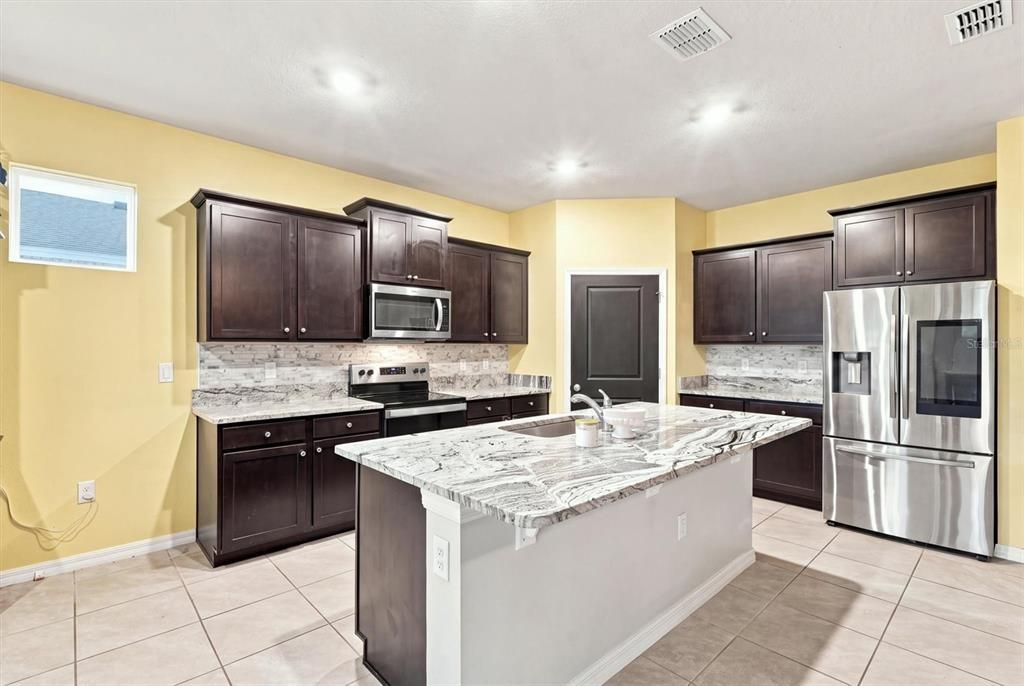 For Sale: $339,900 (4 beds, 2 baths, 2034 Square Feet)