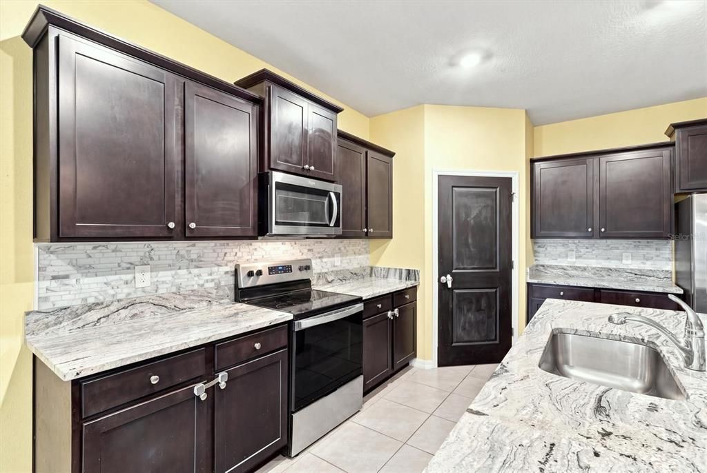 For Sale: $339,900 (4 beds, 2 baths, 2034 Square Feet)